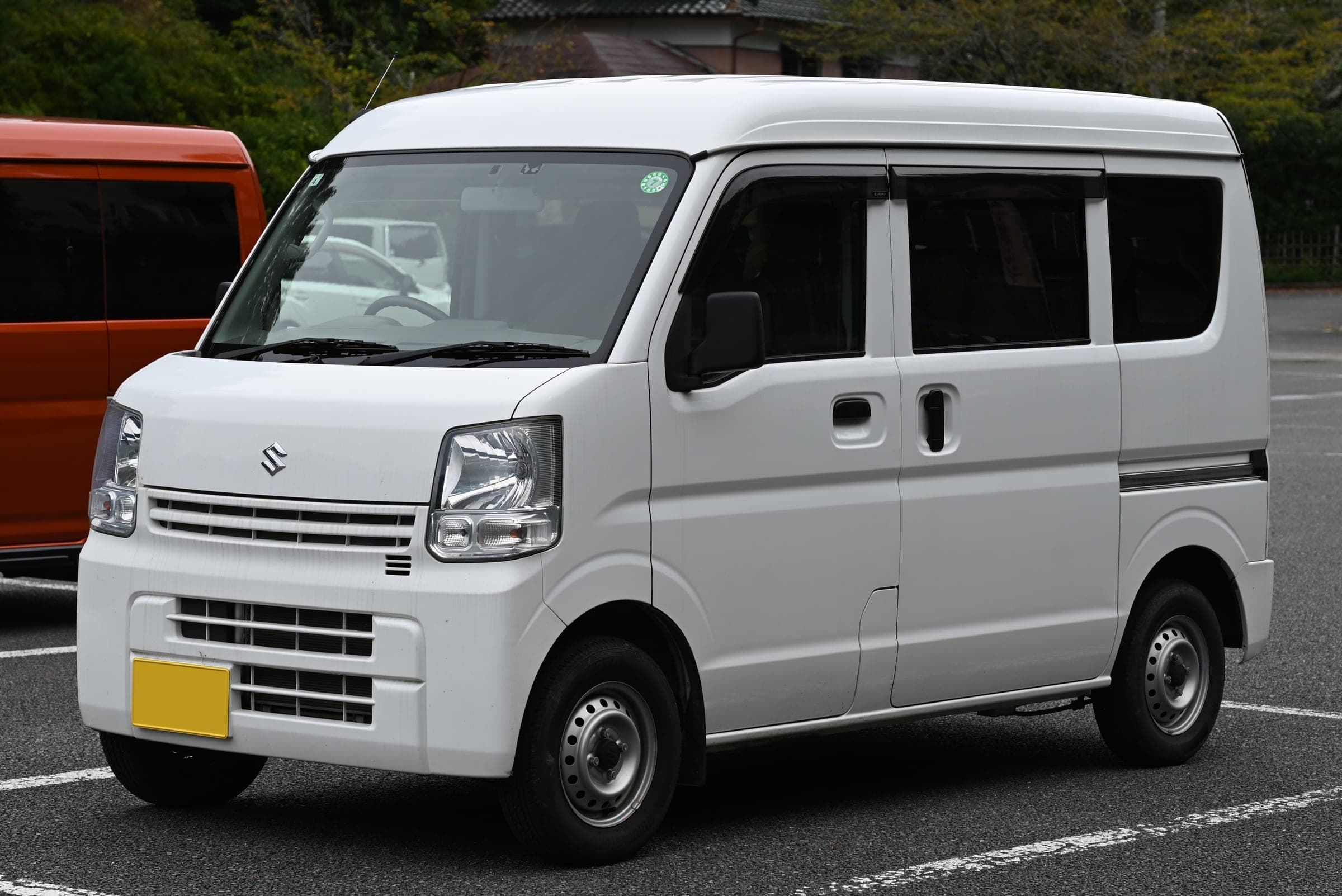 A white Suzuki Every, the kei van behind many cheaper Carstay listings in Hokkaido