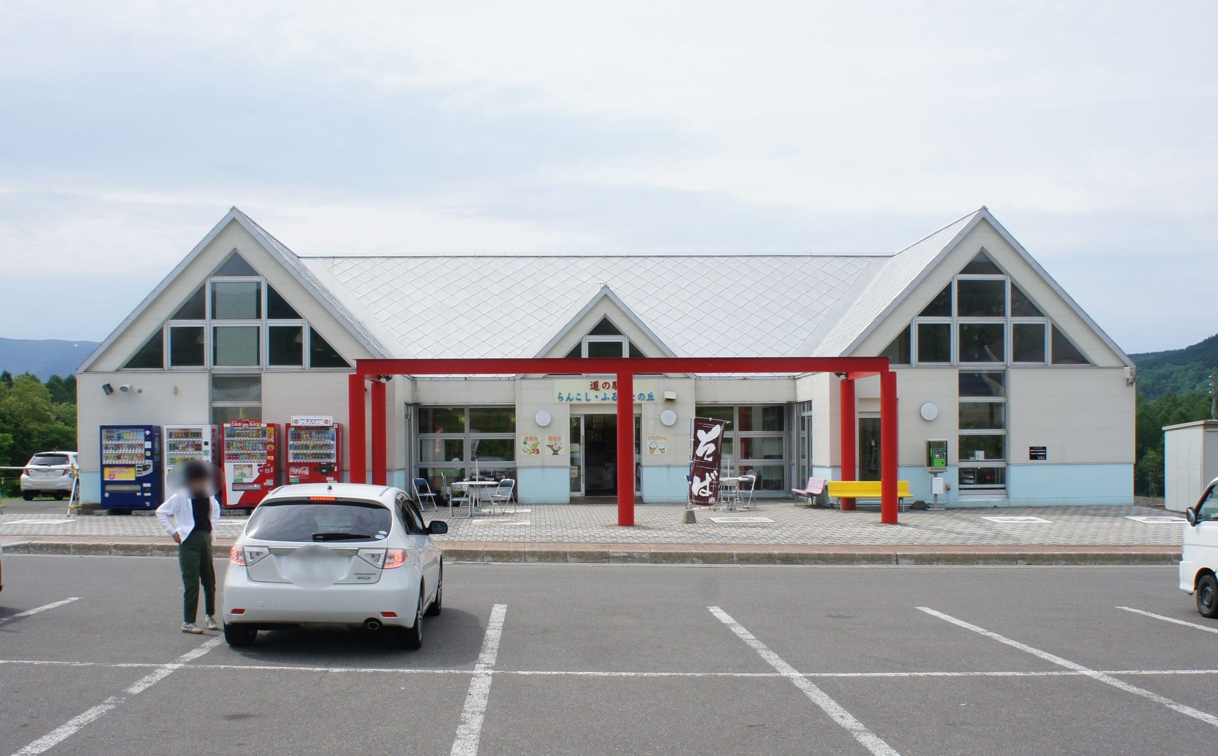 The triple-gabled building of Michi-no-eki Rankoshi Furusato no Oka