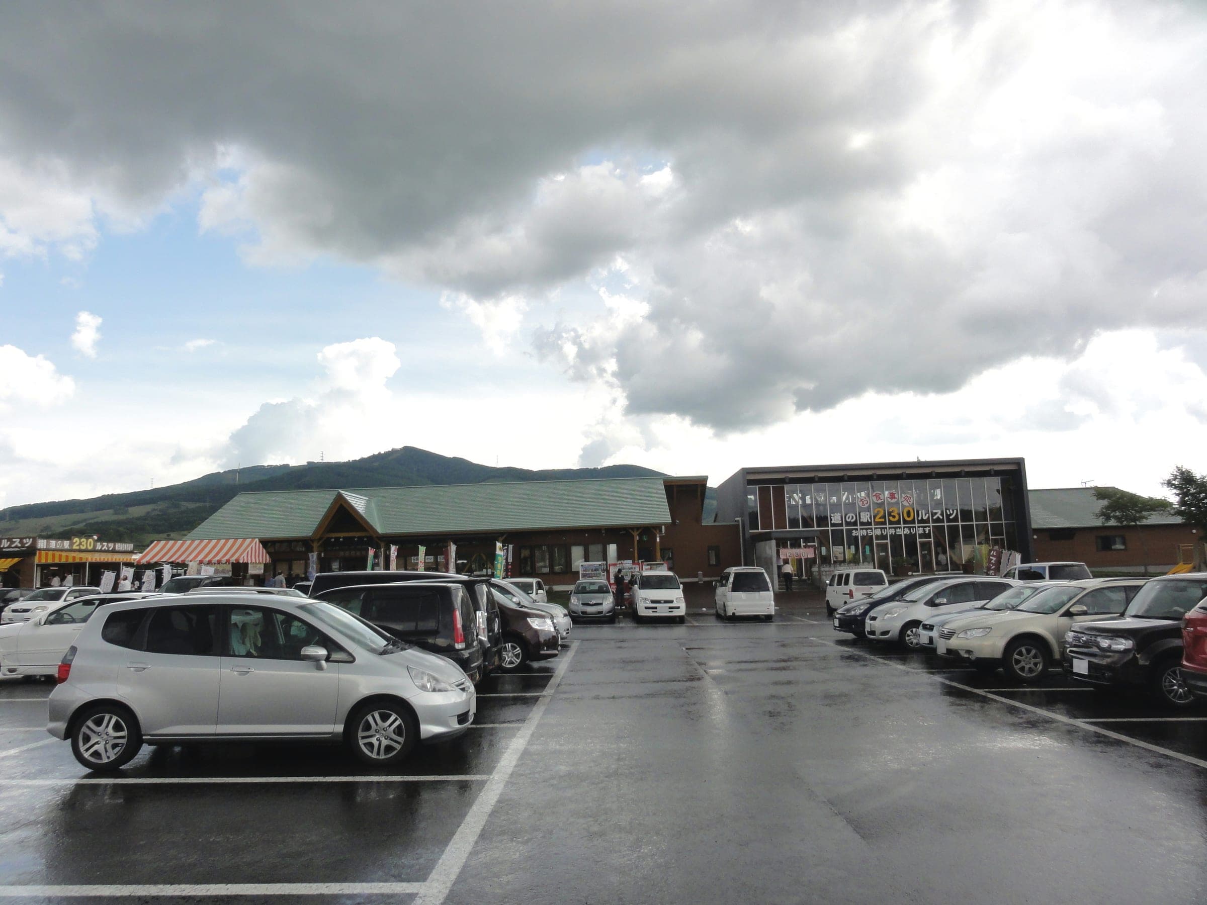 The car park and shop buildings at Michi-no-eki 230 Rusutsu