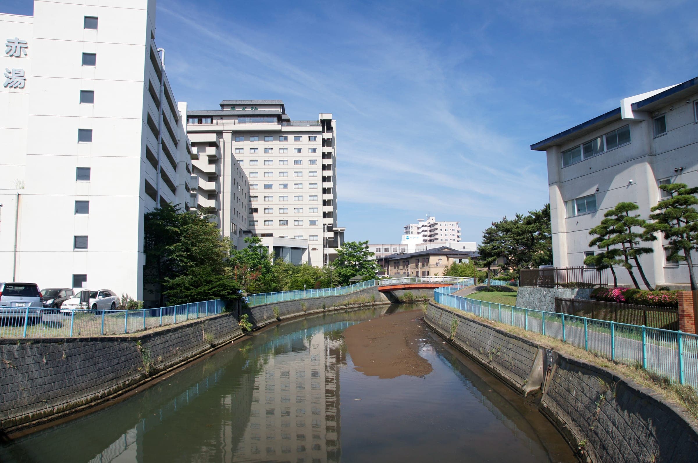 A small river runs between hotels through Yunokawa Onsen