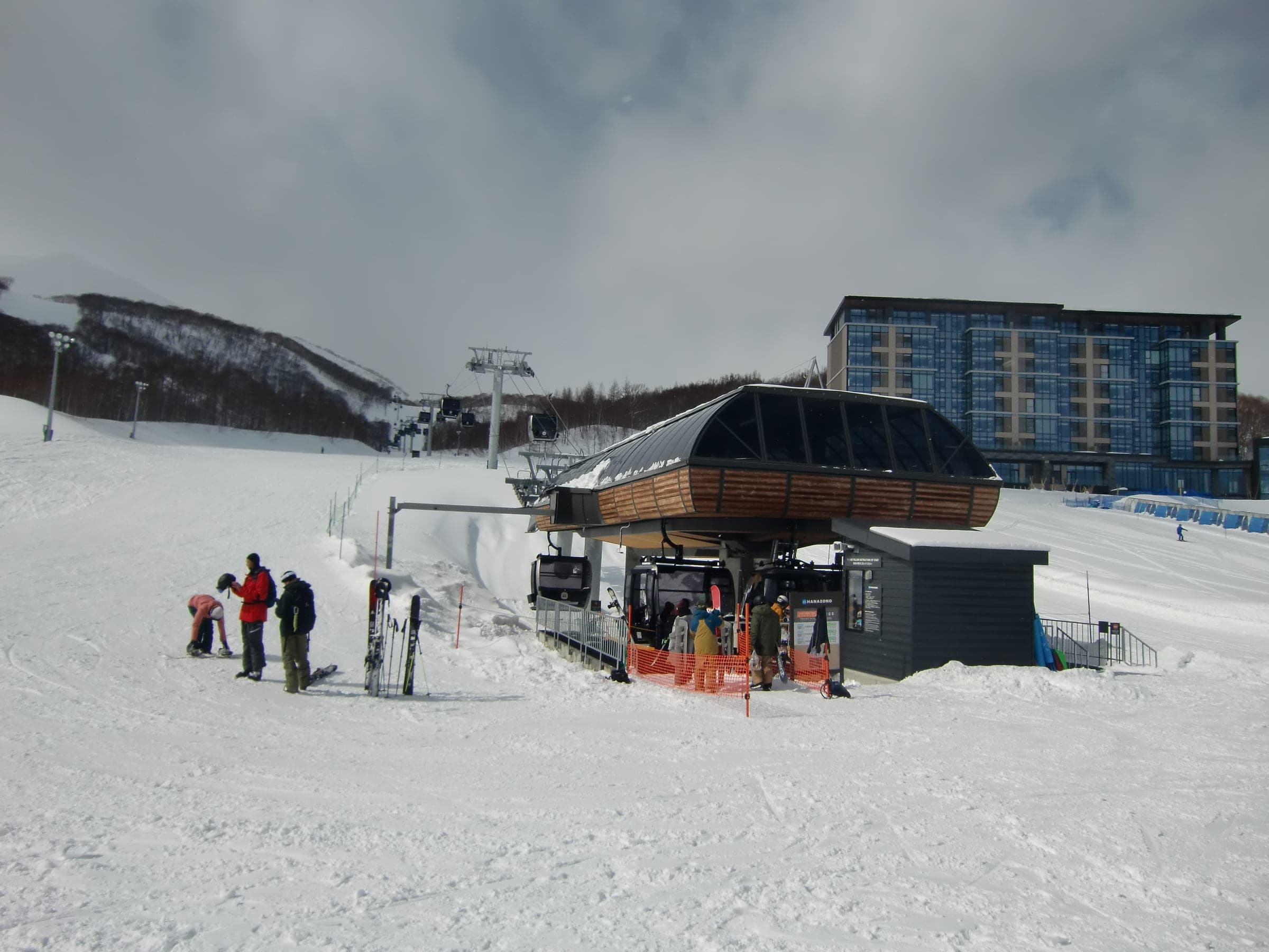 The Symphony Gondola valley station stands below the Park Hyatt at Niseko HANAZONO