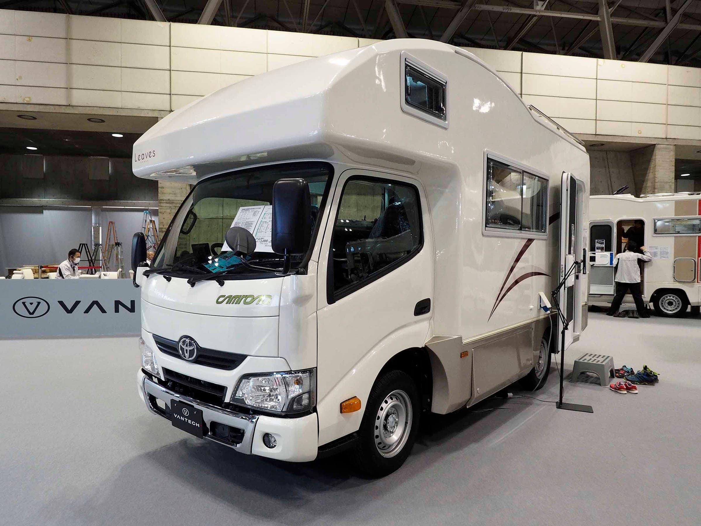 A Vantech Corde Leaves on a Toyota Camroad, the same maker and chassis as FOX Camper's Cordebanks