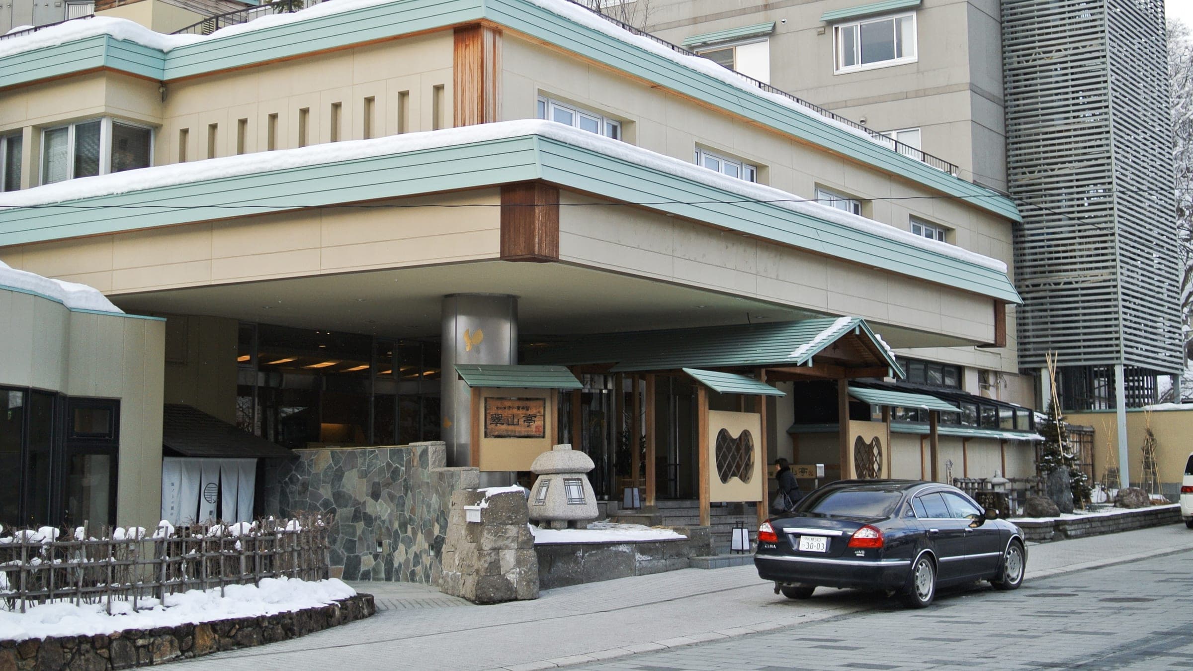 The entrance of Jozankei Daiichi Hotel Suizantei on a snowy day