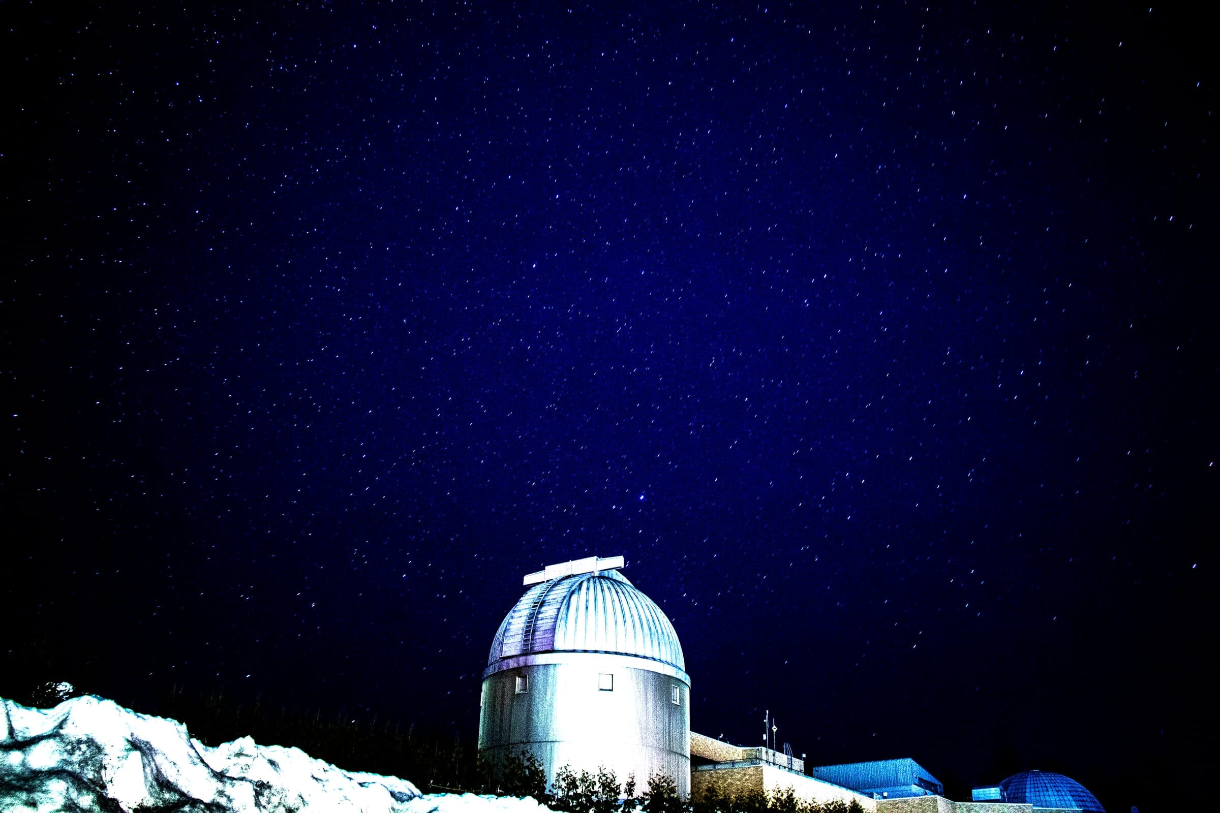 The dome of the Nayoro Observatory Kitasubaru under a starry night sky