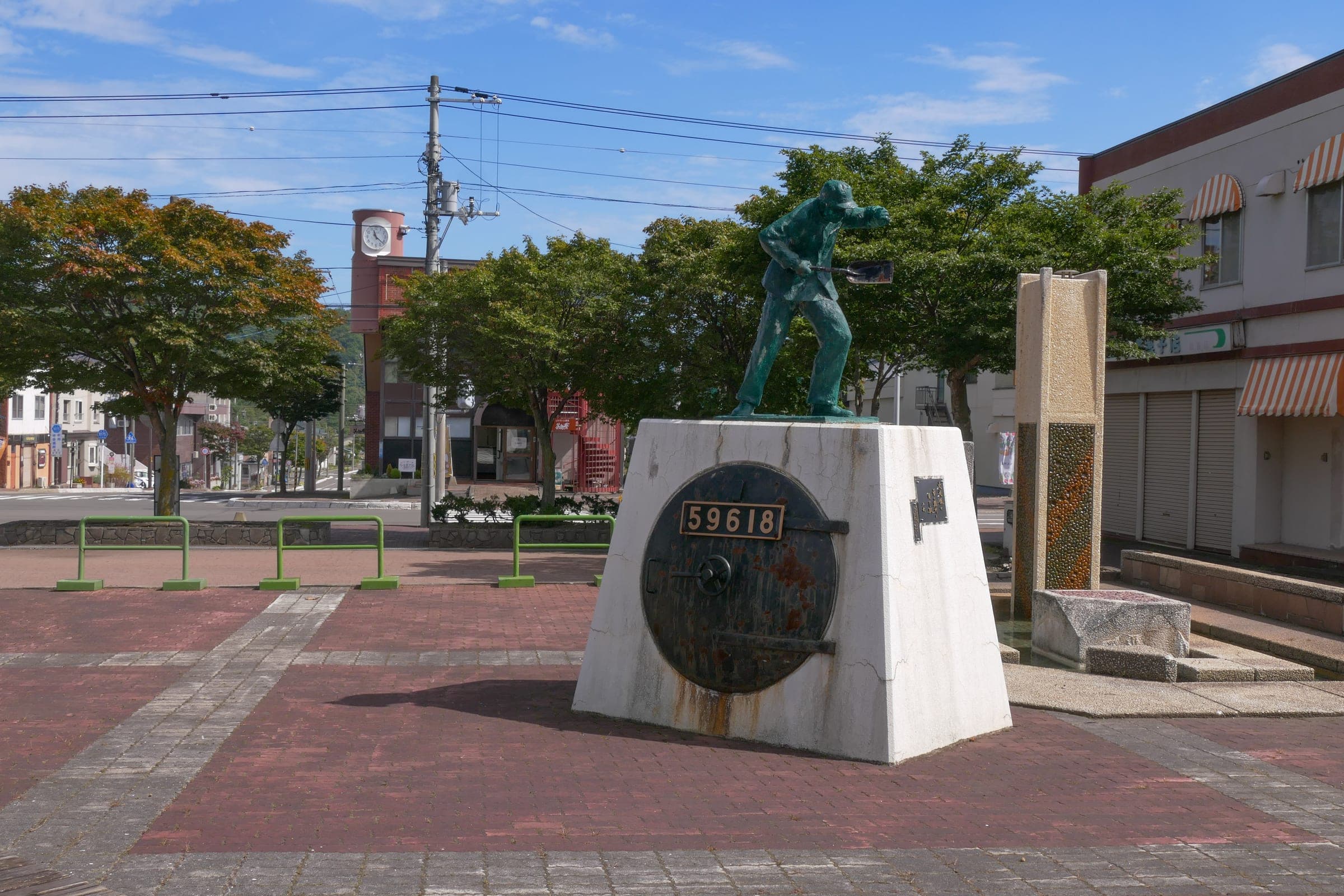 A bronze statue stands in the square in front of Shintoku Station